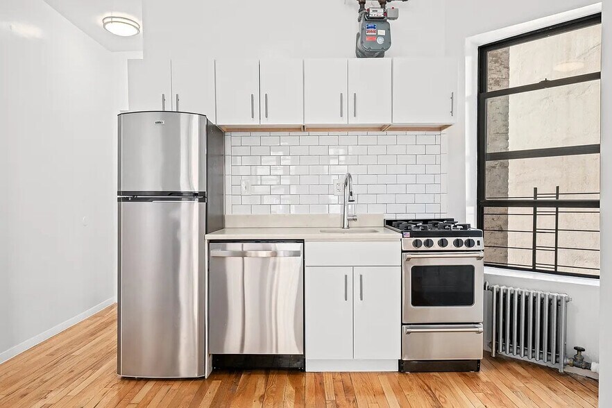 Building Photo - 235 W 12th St