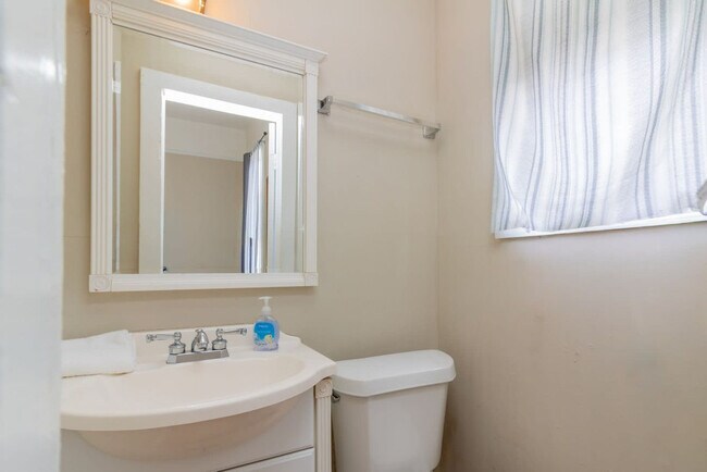 Building Photo - 737 3rd Ave