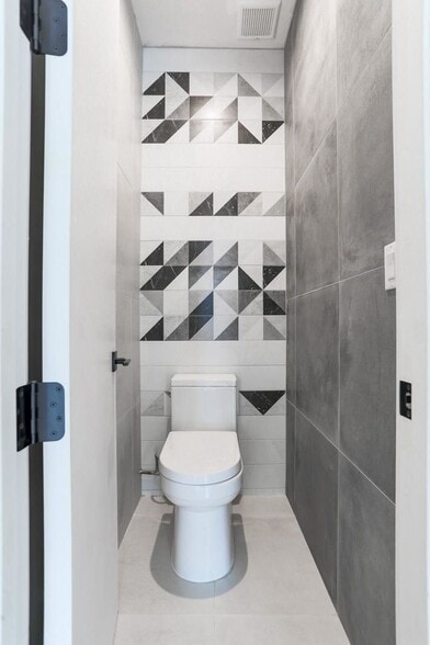 Building Photo - 301 Broadway