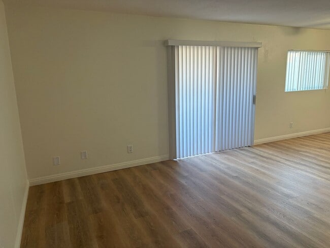 Building Photo - Charming 2 bedroom 2 bathroom Condo in Oceanside!