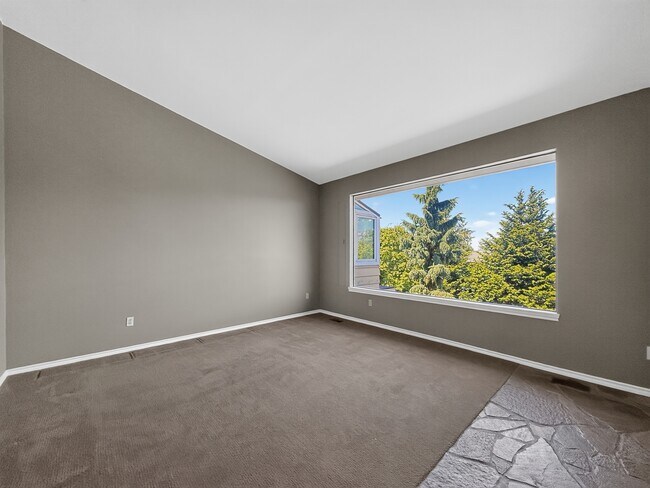 Building Photo - 16706 SE 44 St
