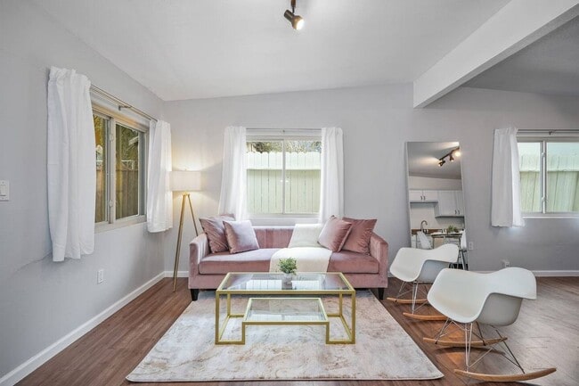 Building Photo - 728 Stepney Pl
