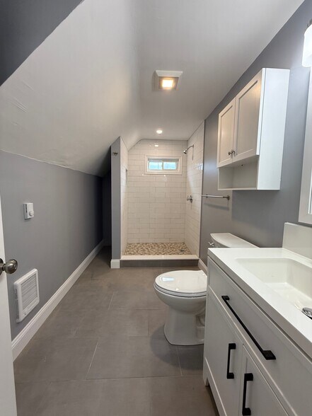 Building Photo - 5 Alcott St