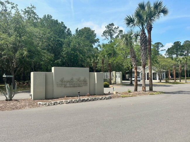 Building Photo - Gorgeous 2 bed/2 bath located in gated community!