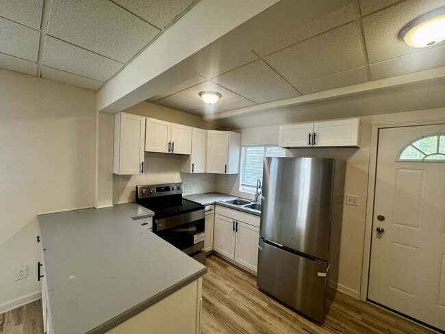 Building Photo - 907 E Taylor St