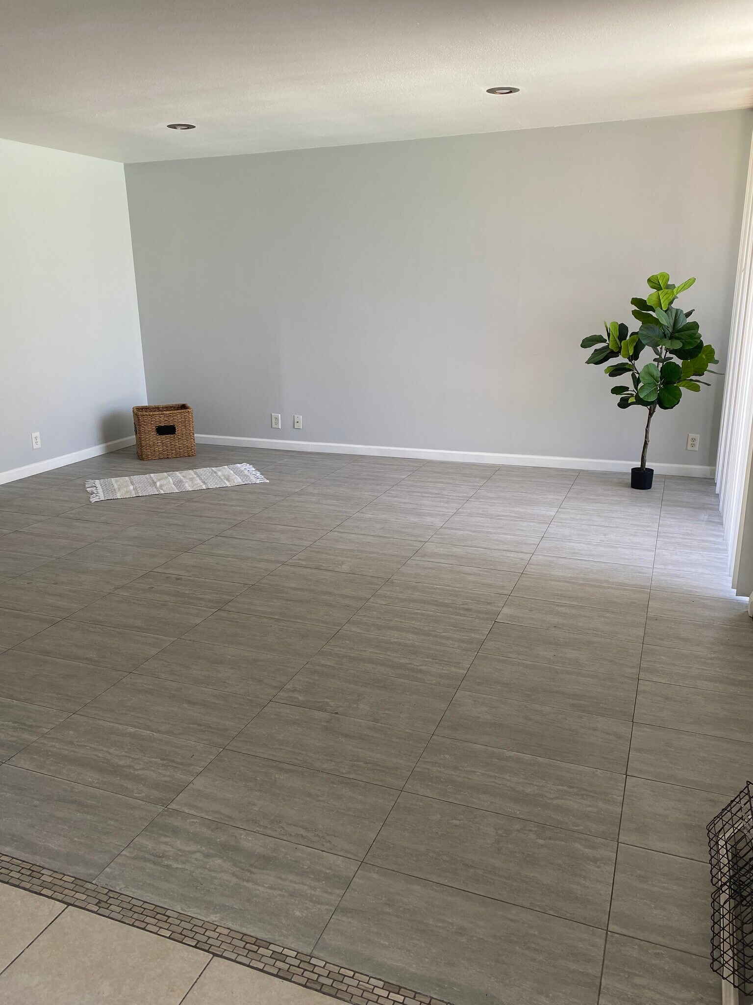 Building Photo - 73955 Shadow Mountain Dr