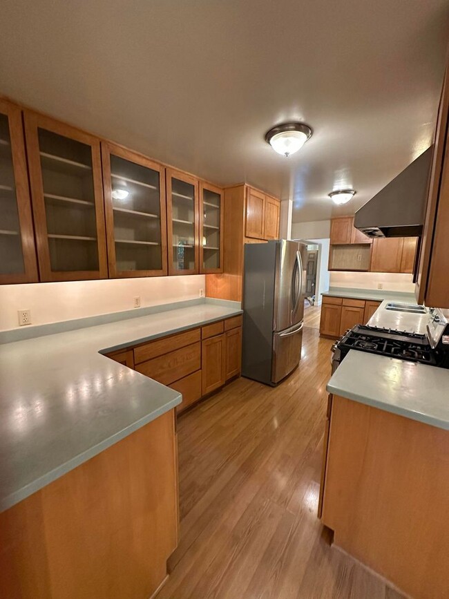 Building Photo - Stunning 4 Bedroom, 3 Bath Single Family Home with Spacious Yard - Available July 15th!