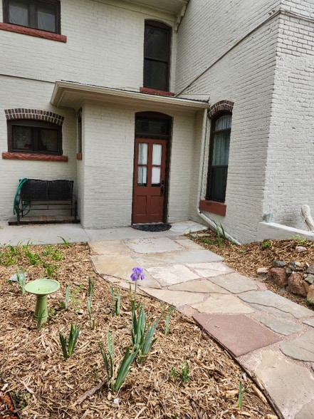 Building Photo - 714 E 17th St