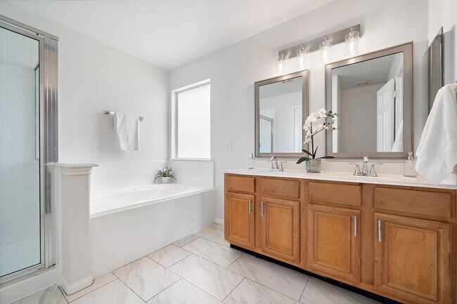 Building Photo - 25118 Clover Ranch Dr