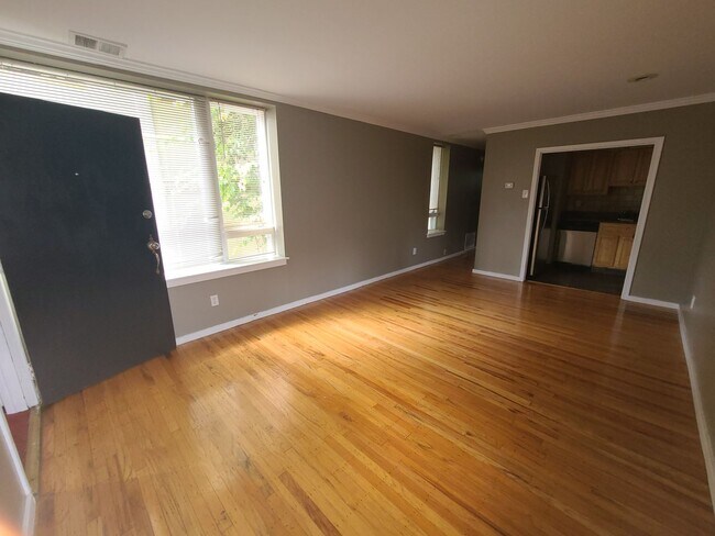 Building Photo - 226 Monroe St