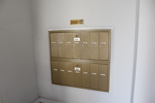 Private Mail Boxes - 5039 E Ocean Blvd