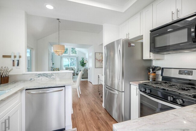 Building Photo - Furnished 2 bedroom in Carlsbad-Close to Beach