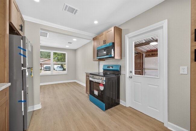 Building Photo - 889 Chas Ln
