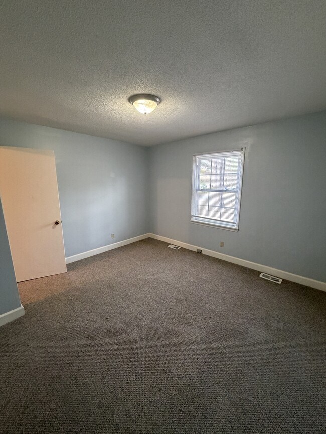 Building Photo - 1011 Brownlea Dr