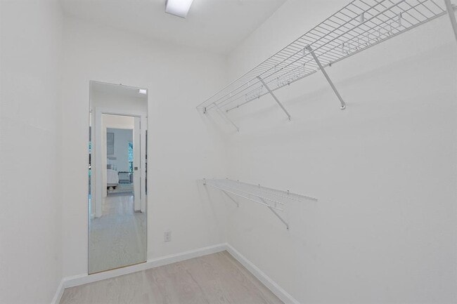 Building Photo - 1821 Westlake Dr