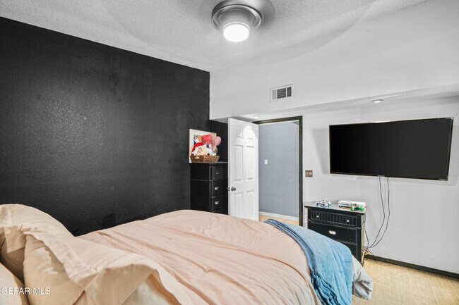 Building Photo - 13475 Sunset Hills Dr
