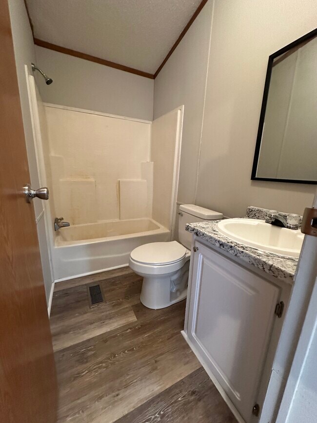 Building Photo - 252 Cobb Rd