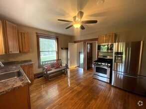 Building Photo - Charming Country Home