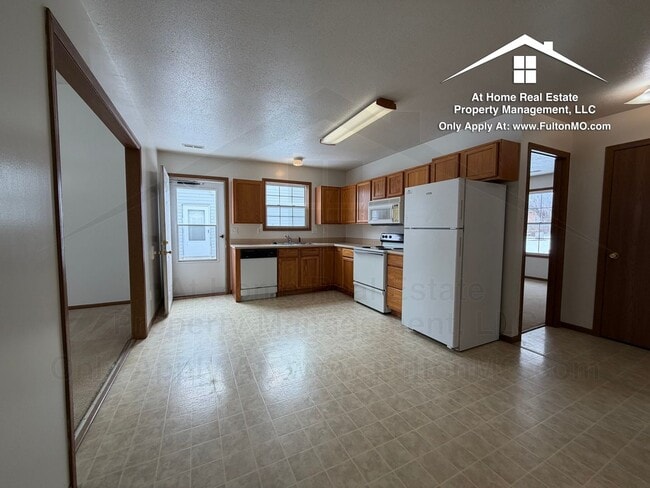 Building Photo - Gates Boulevard 2629–2631 Duplex