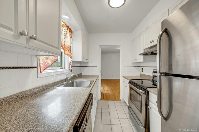 Building Photo - 417 City Island Ave