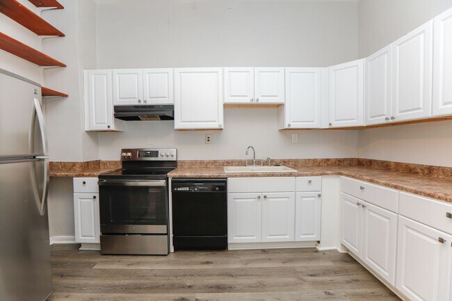 Building Photo - 430 South St