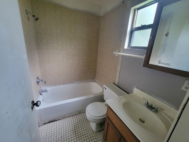 Building Photo - 1290 Henson Ln