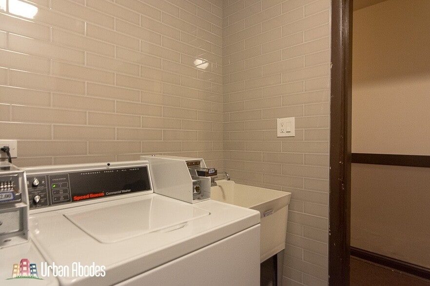 Building Photo - 1424 N Dearborn St