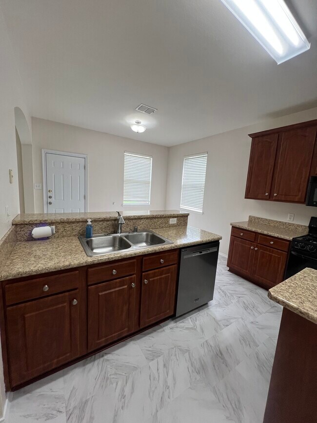 Building Photo - 2701 Clark Dr