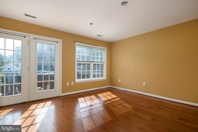 Building Photo - 1122 N Vernon St