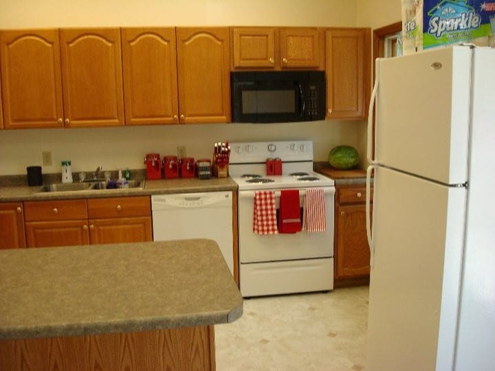 Kitchen - 71 Center Rd