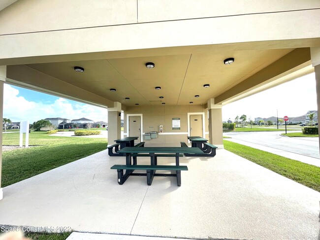 Building Photo - 2881 Casterton Dr