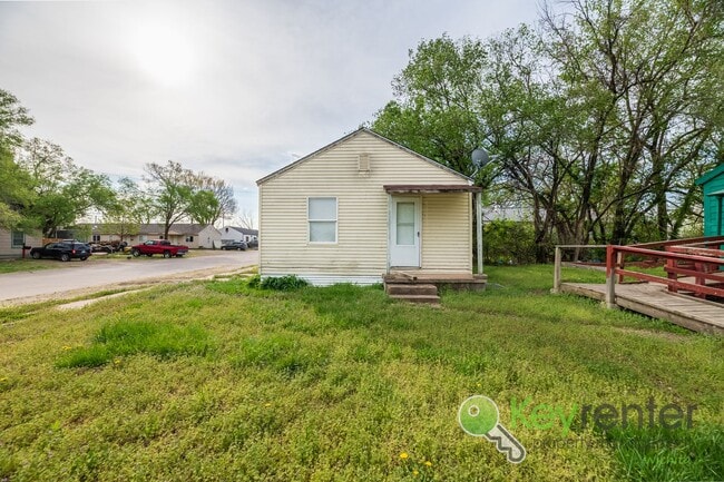 Building Photo - 4301 E Whitney Ln