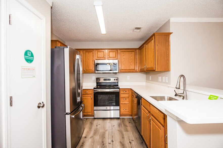 Building Photo - 3037 Champion Ln SW