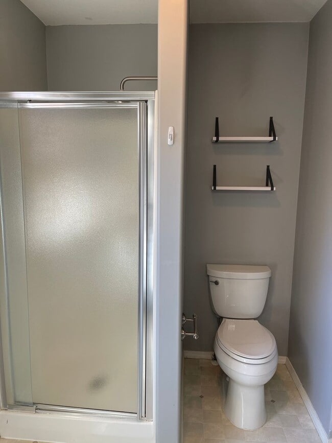 Building Photo - Available November 21st!   6 Month lease