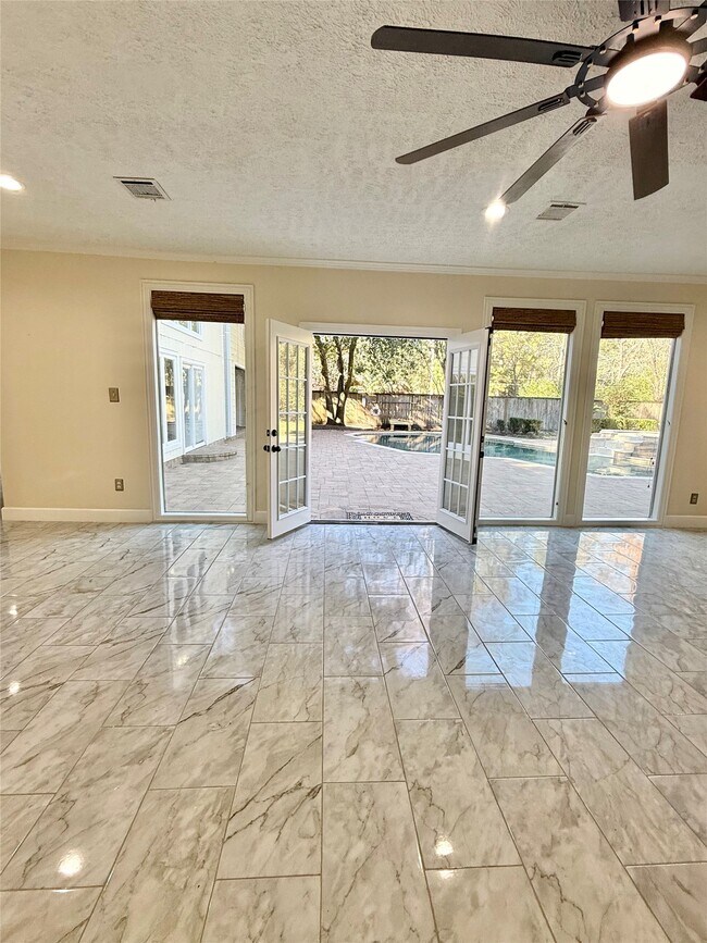 Building Photo - 2502 Lake Gardens Ct