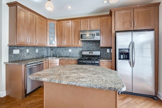 Building Photo - Four Bed Point Breeze Home