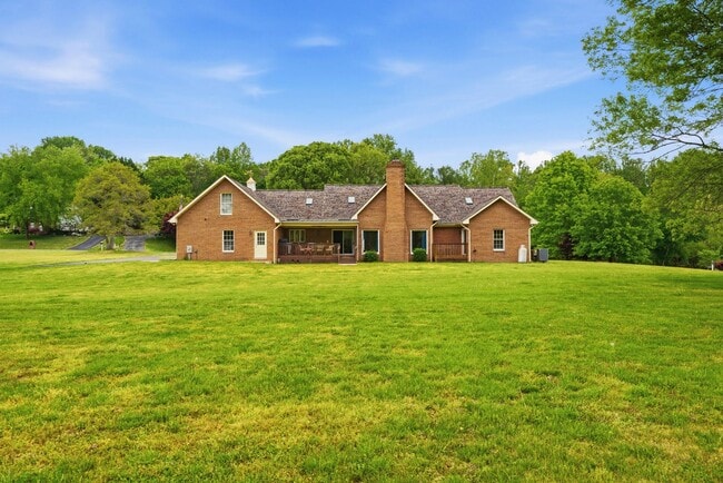 Building Photo - 1126 Somerset Ln