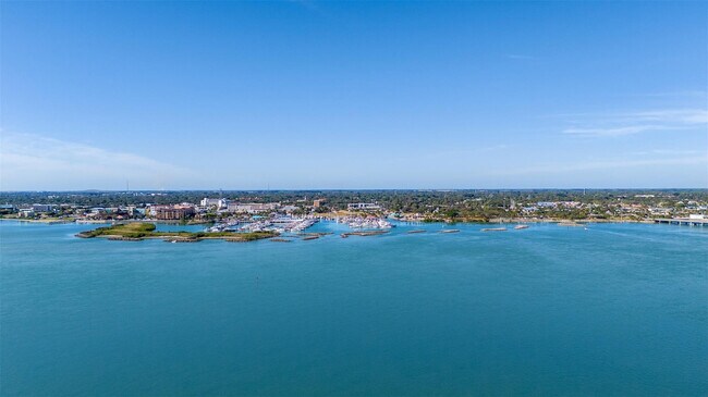 Building Photo - 1301 Emerald Terrace