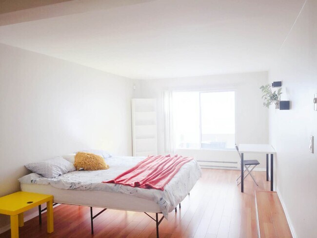 Building Photo - 1424 Amherst Ave