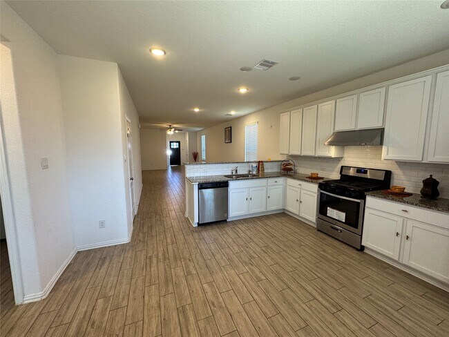 Building Photo - 31303 Whitfield Ct