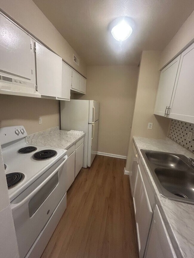 Building Photo - Modern Conveniences & Entertainment, All Within Your Reach.