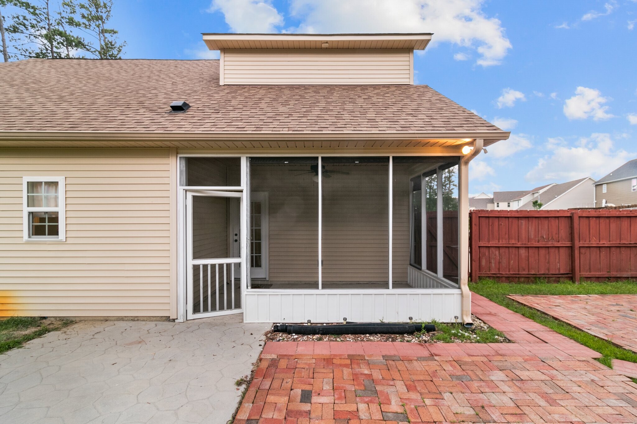 Building Photo - 6471 Chamblee Dr