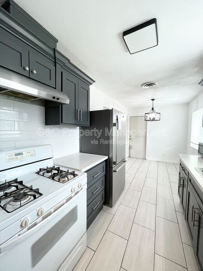 Building Photo - 1101 Fairview Rd