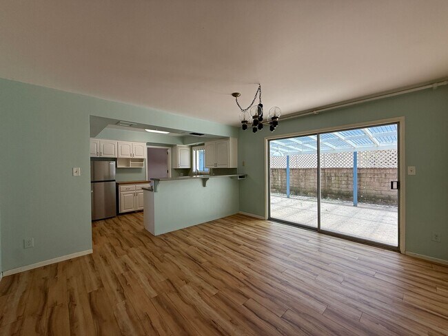 Building Photo - Large Ranch-Style Home in Vista