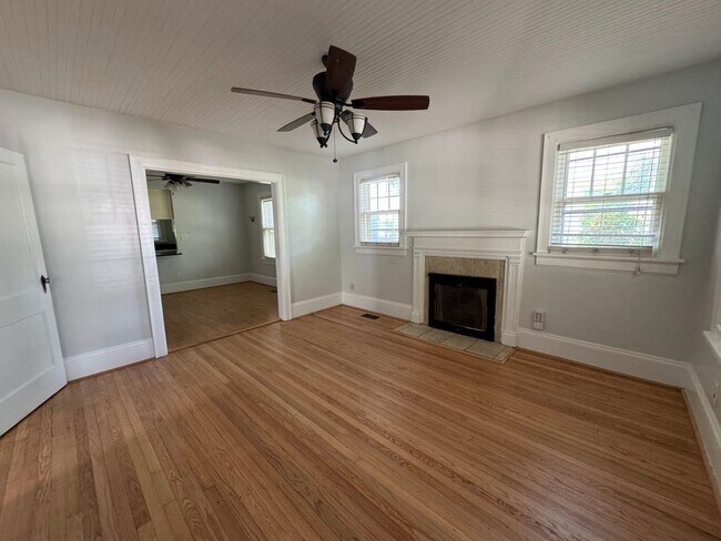 Building Photo - Cute Bungalow Near NC State Fairgrounds - ...
