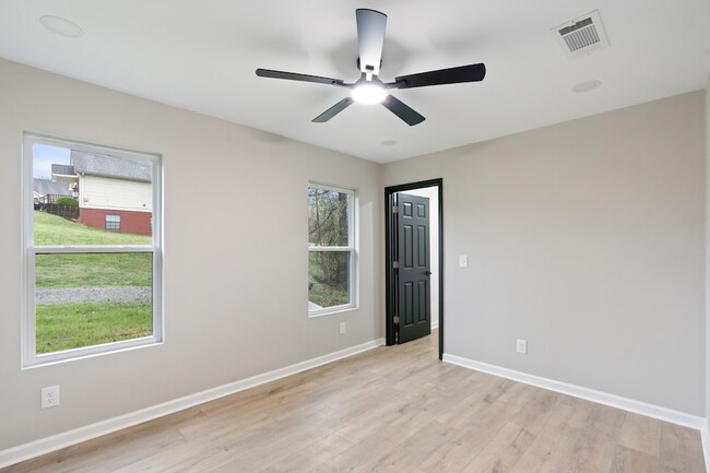 Building Photo - 804 Martin St