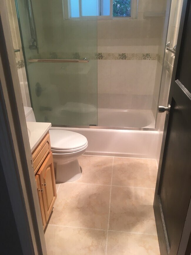 Building Photo - 827 El Camino Real