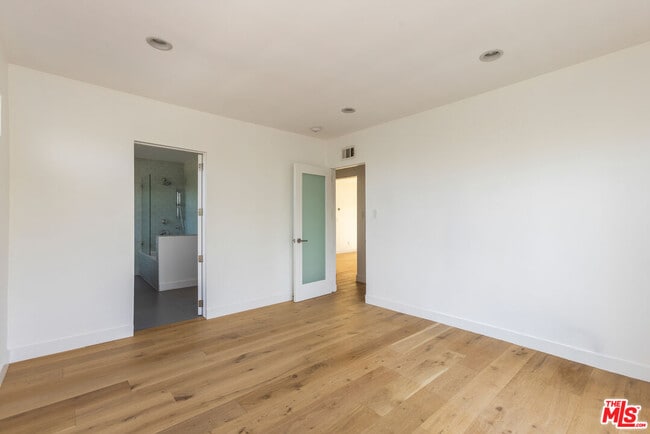 Building Photo - 3424 Primera Ave