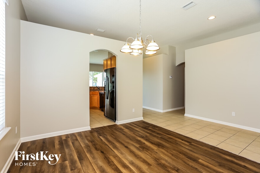 Building Photo - 13966 Devan Lee Dr N