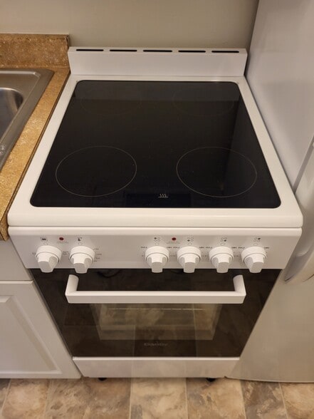 New range - 250 5th St NE